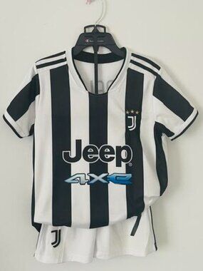 Kids Ronaldo #7 Soccer Jersey & Shorts Set – Size 26 – Unbranded